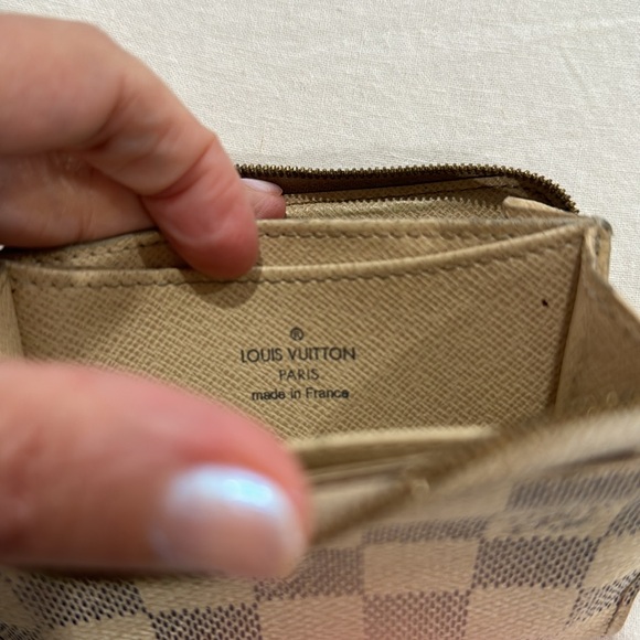 Louis Vuitton Damier Azur Zippy Coin Purse
Pattern 100% Authentic - Picture 7 of 9